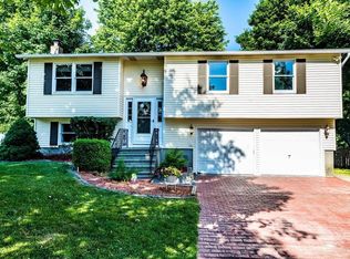 214 Circle Dr W, Canastota, NY 13032