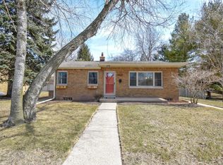 4908 N Mohawk Ave, Glendale, WI 53217