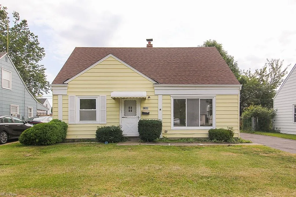 27030 Zeman Ave photo 1