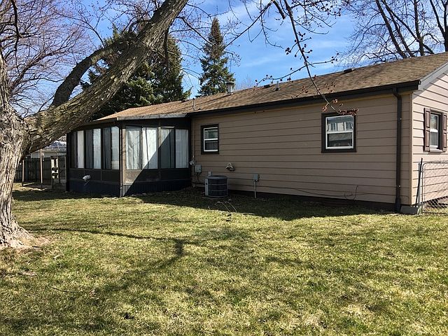 2nd image of 303 W Country Ct