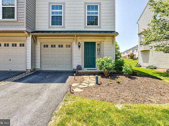 3rd image of 137 Dorchester Ln