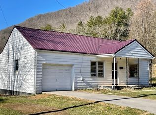 115 E 22nd St N, Big Stone Gap, VA 24219