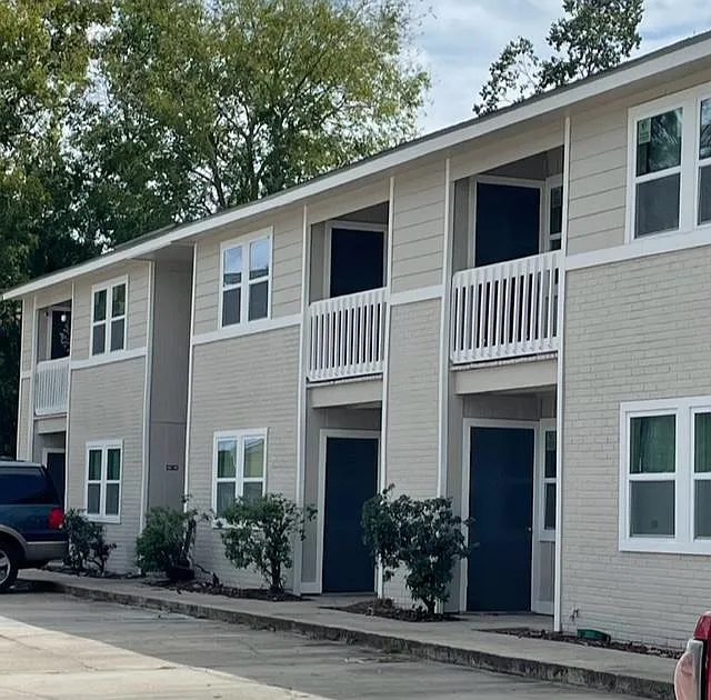 Sycamore Village — Photo 1