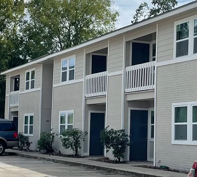 Sycamore Village — Photo 1