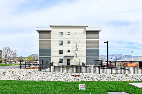 12809 Kelly Ave Photo 1