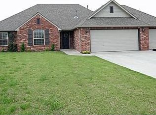11800 Fieldstone Dr, Collinsville, OK 74021
