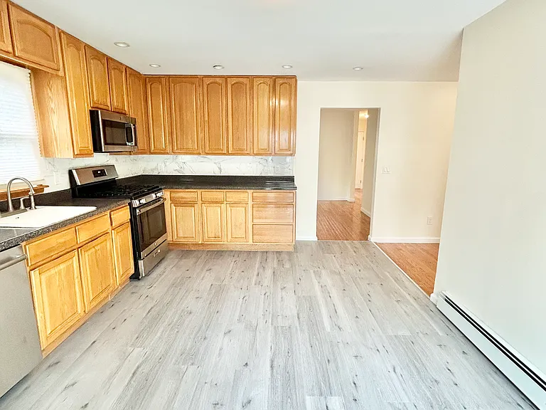164 Rossiter Ave #1 — Photo 11