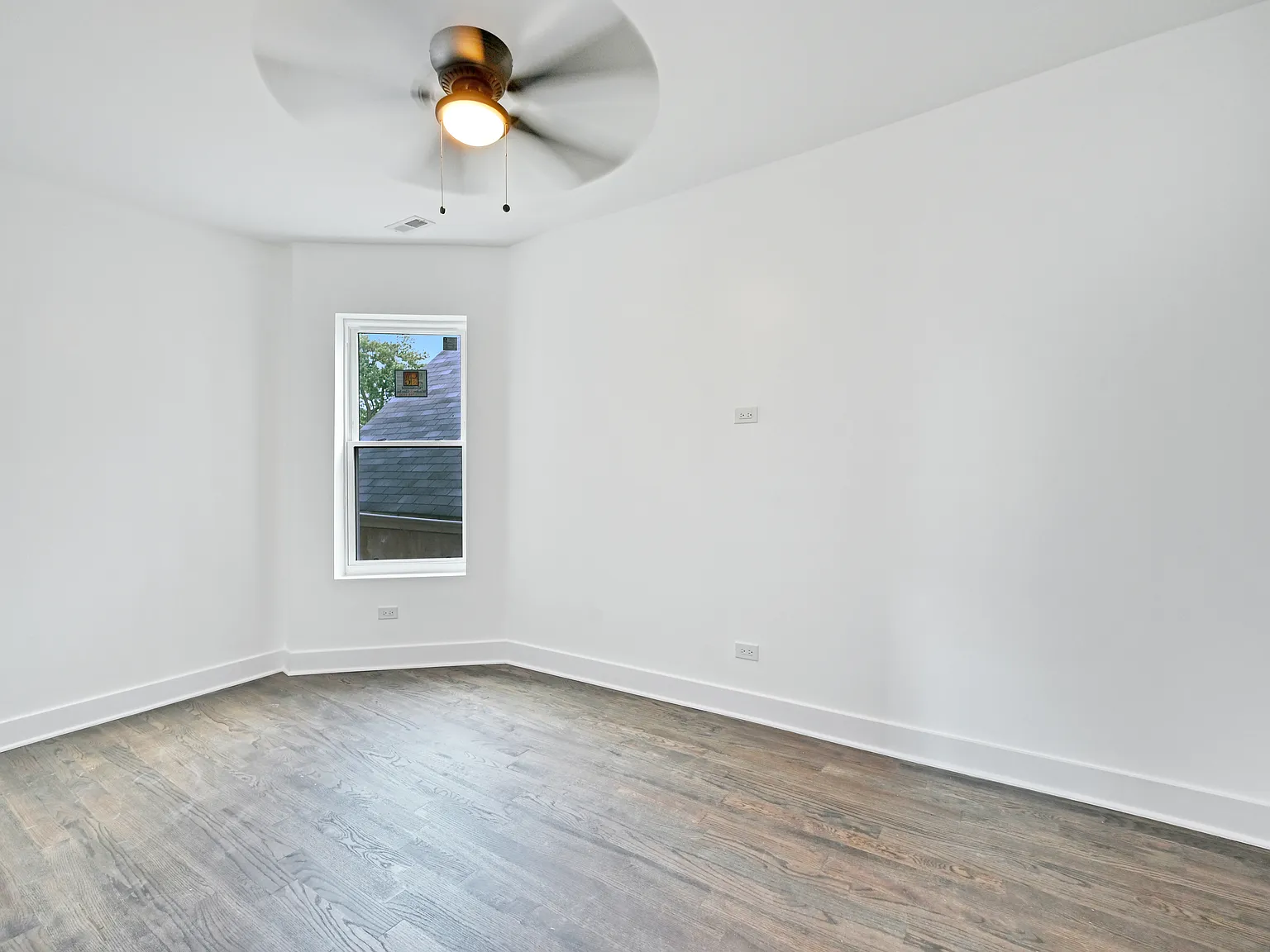 4 bed, 1000 sqft, $2,500 — Photo 4