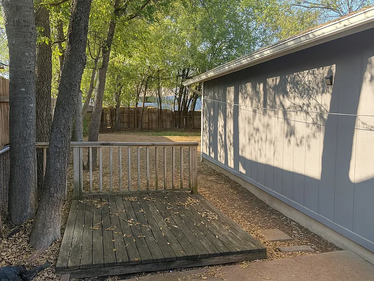 Leeann Dr — Photo 20
