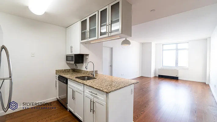 Sold by Silverstone Group USA Corp. | media 32