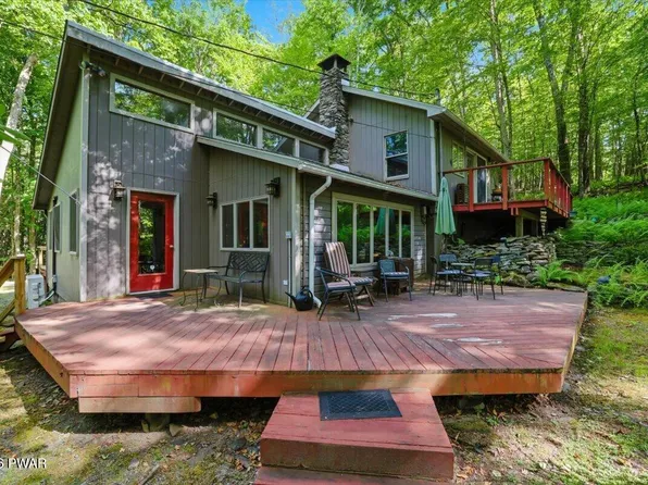 178 Westcolang Rd, Lackawaxen, PA 18435