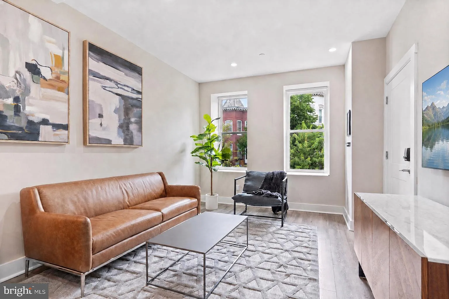 3 bed, 3.0 bath, 1850 sqft, $4,500 — Photo 3
