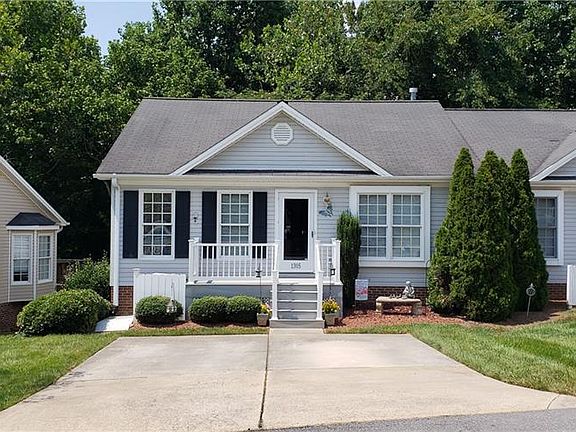 3rd image of 1305 Hillside Dr