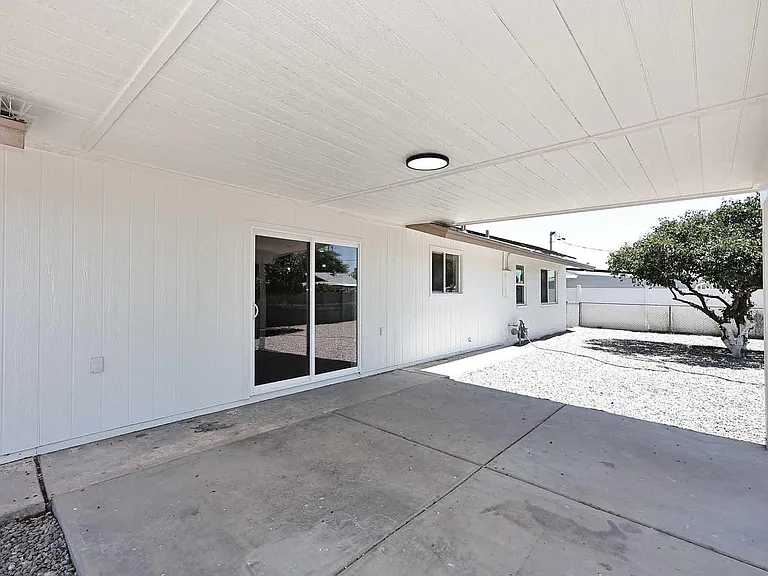 10537 W La Jolla Dr — Photo 30