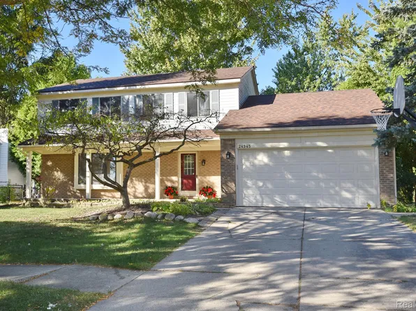 24945 Sarah Flynn Dr, Novi, MI 48374