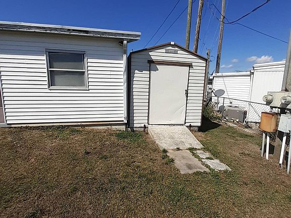 3rd image of 34 Paradise Lake Dr