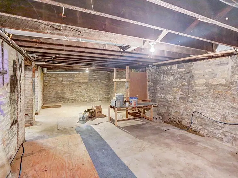 250 Wilber Ave — Photo 35
