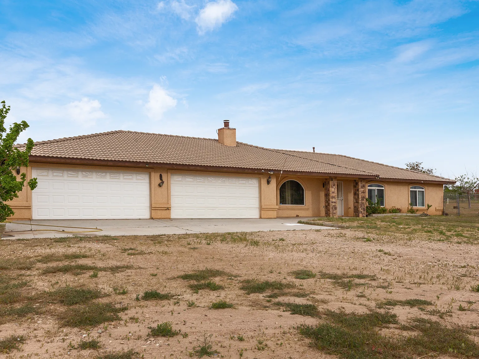 5 bed, 2170 sqft, $3,300 — Photo 2