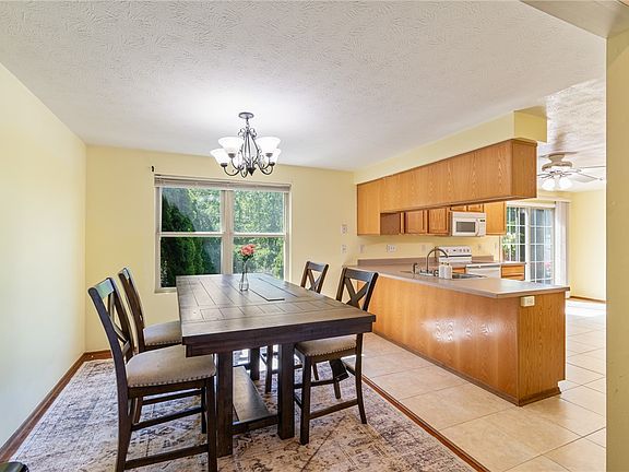 5th image of 73 Atwood Dr