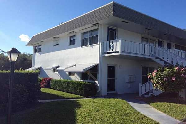 Home For Sale In Cedar Pointe