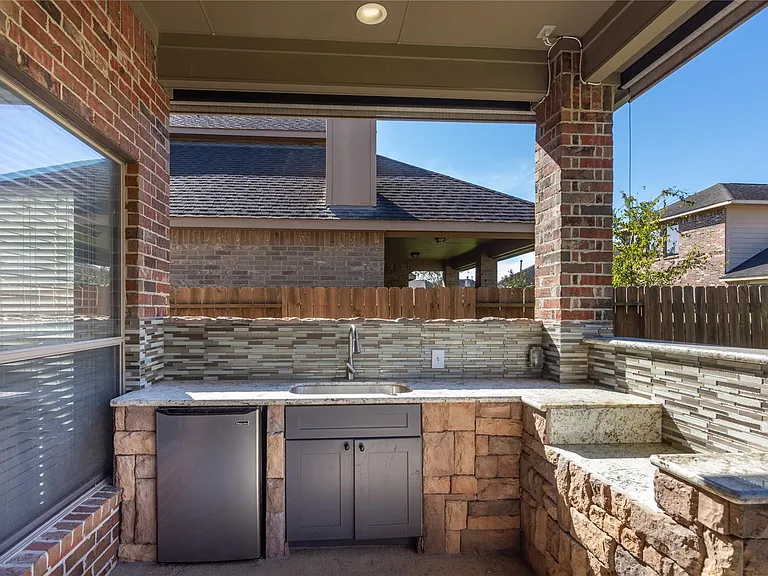 24322 Bella Florence Dr — Photo 41