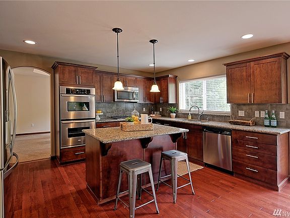 3rd image of 1112 Hughes Ln