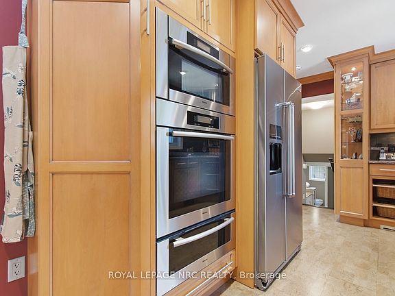 4th image of 7 Kings Grant Ct W