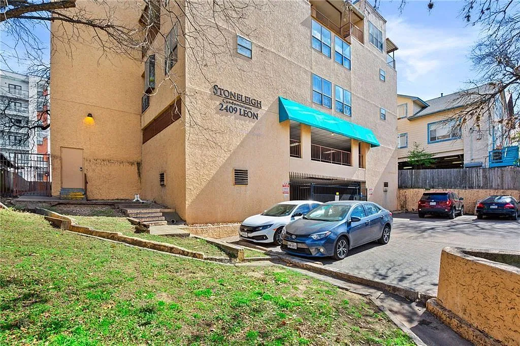 2409 Leon St Apt 101 — Photo 2