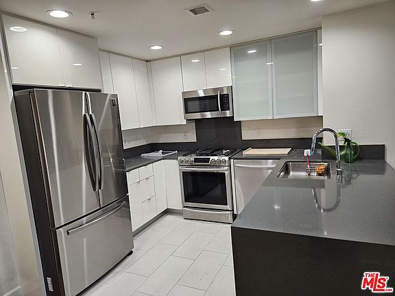 5th image of 105 S Mariposa Ave APT 403