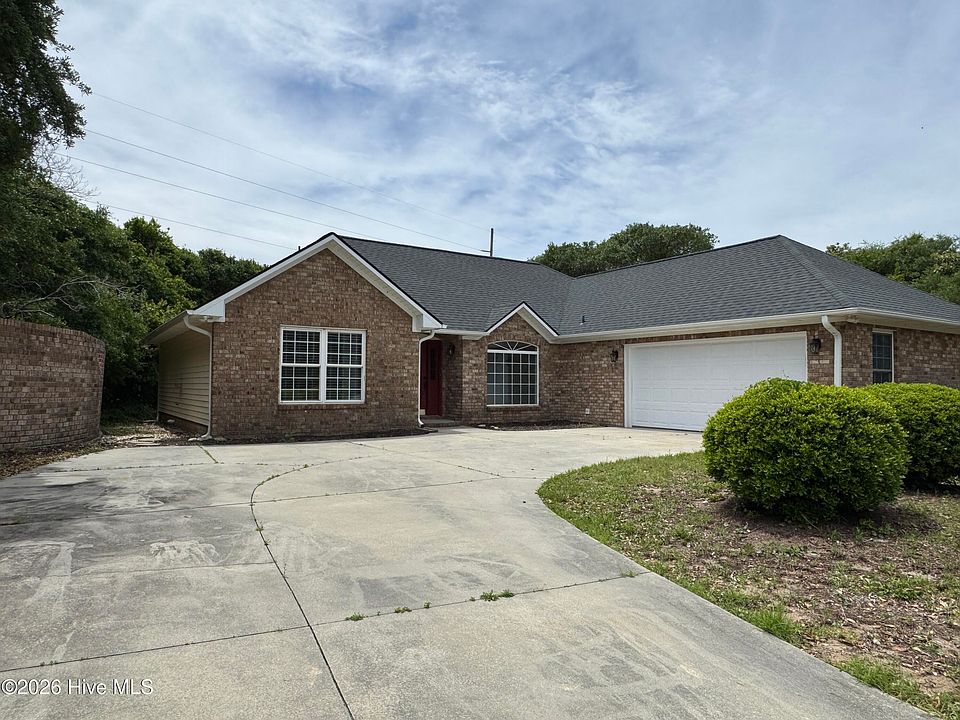 1st image of 301 Pine Knoll Cir