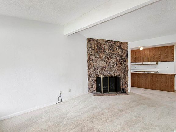 3rd image of 424 Cameron Way