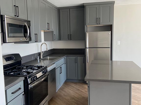 2nd image of 1830 N Kingsley Dr #206