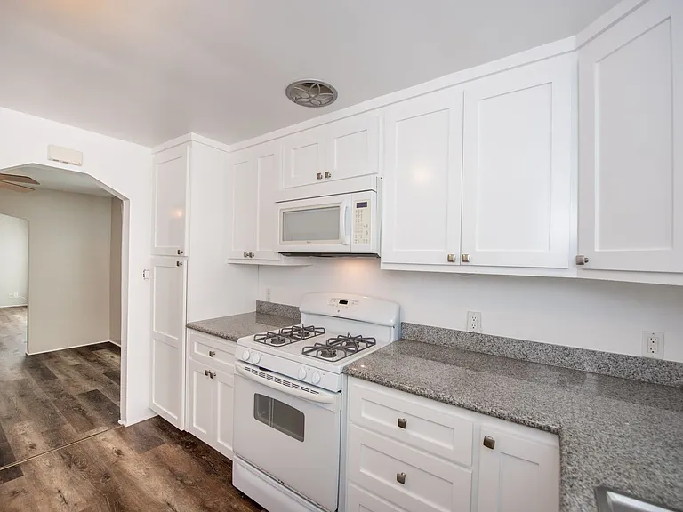 224 Frankfort Ave — Photo 13