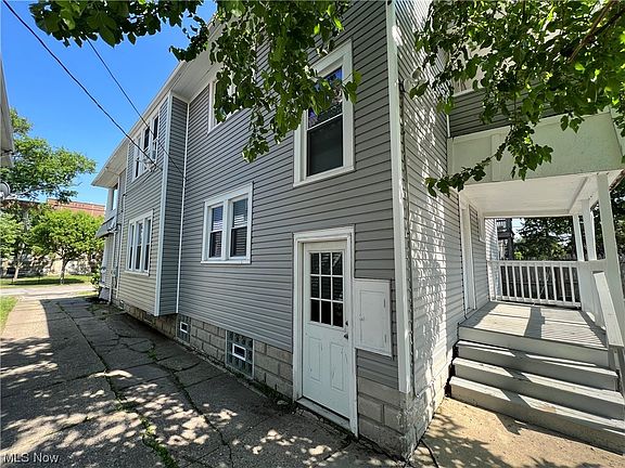 3rd image of 1520 W 116th St