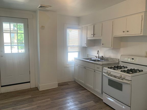 3rd image of 3116 W 12th St