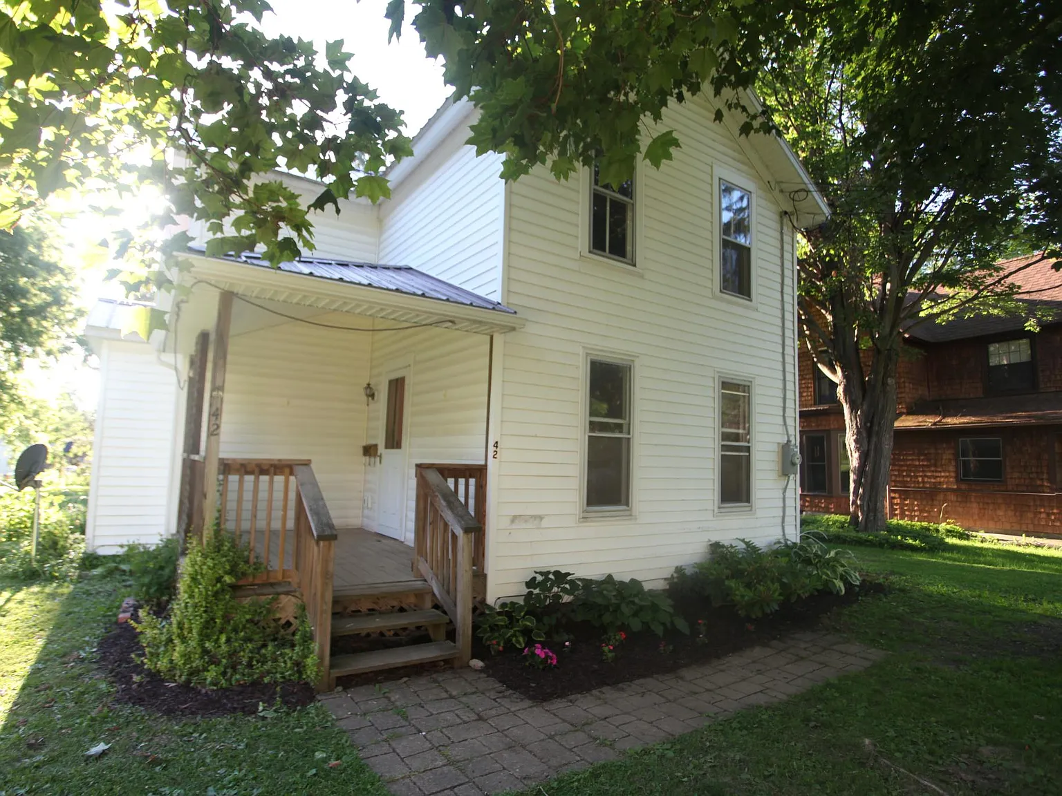 42 Elm St — Photo 2