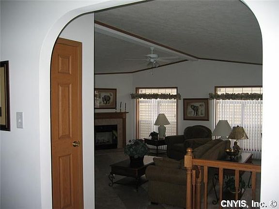 5th image of 448 Berkshire Ave