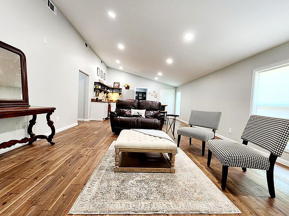 4th image of 1065 Dogwood Dr