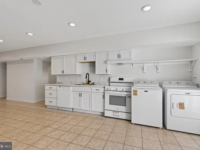 740 Kentland Dr — Photo 5
