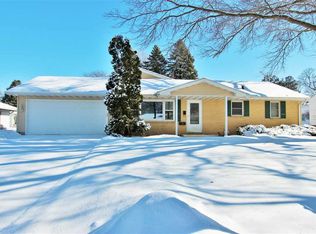 1025 S Hill Dr, Waterloo, IA
