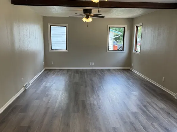 710 W 12th St, Belvidere, IL 61008