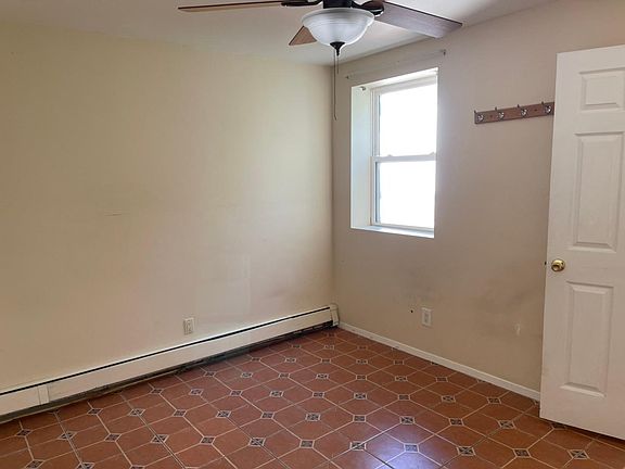 4th image of 100 Glenwood Rd Floor 1