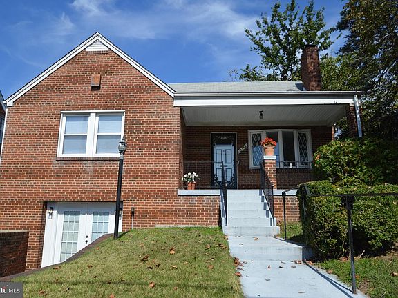 3rd image of 210 Peabody St NE