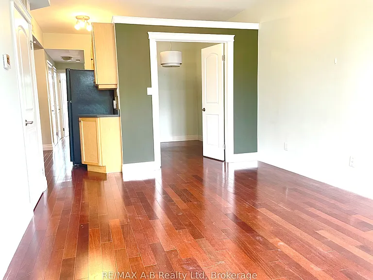 555 King St E #204 — Photo 2