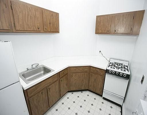 2nd image of 1010 Hinman Ave APT 2S