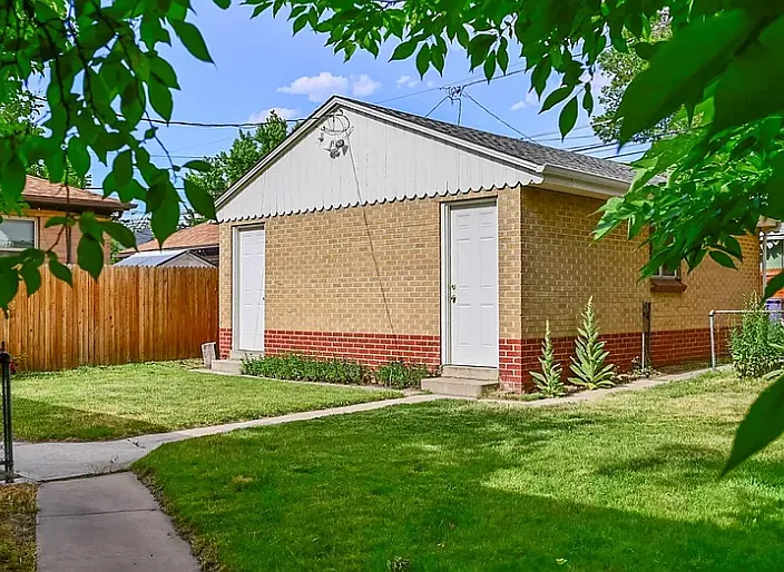 1708 S Sherman St — Photo 19