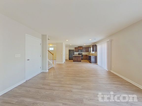 3rd image of 449 Denman Loop