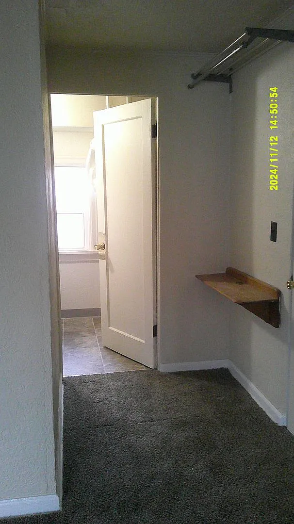 186-05 - 2056 NW Van Buren — Photo 1