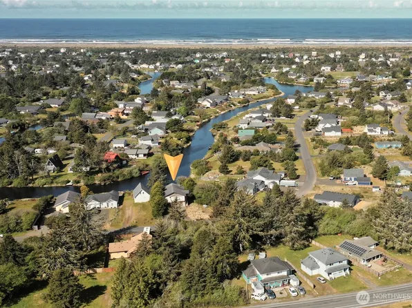 137 N Razor Clam Drive SW, Ocean Shores, WA 98569