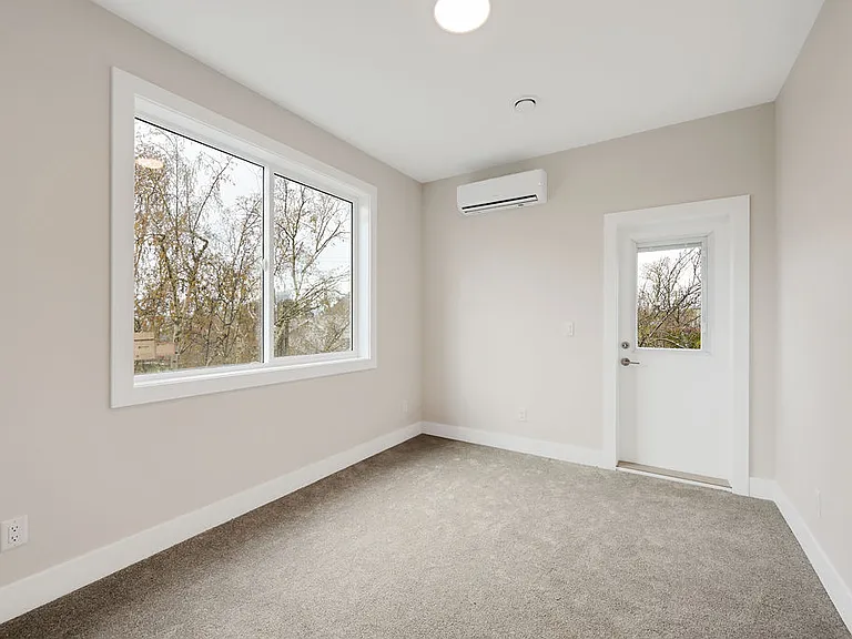 710 Catherine St — Photo 44